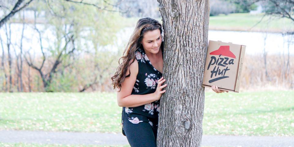 Indie88Toronto's tweet photo. This girl's photoshoot with a box of pizza hut pizza will make you believe in true love - https://t.co/Gxw1Ncj8Vx https://t.co/zQGRWAQAc1