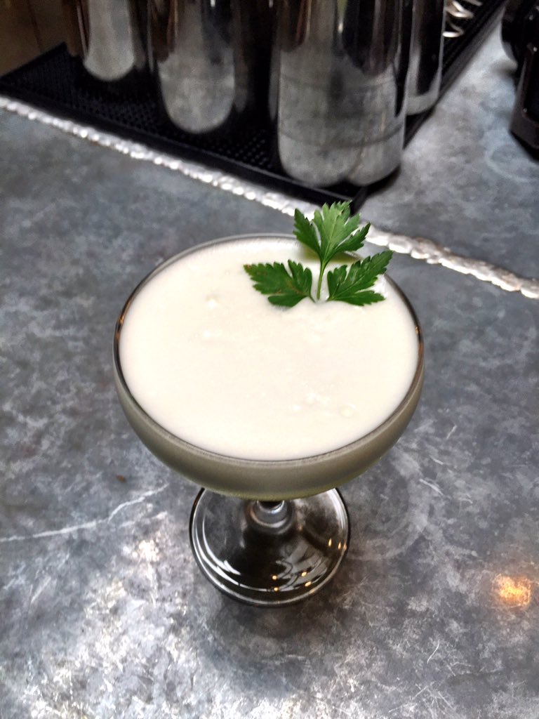 Danbergs87's tweet photo. #bumbumtrain! @HendricksginUK sour with dessert wine, fresh parsley. @acehotel #GalleryBar new menu next week! https://t.co/WMyP7HJZuX
