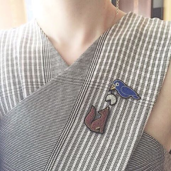 Tips on how to make the biggest impact with just a small thing: wear #cute shape #brooches from @maconetlesquoy