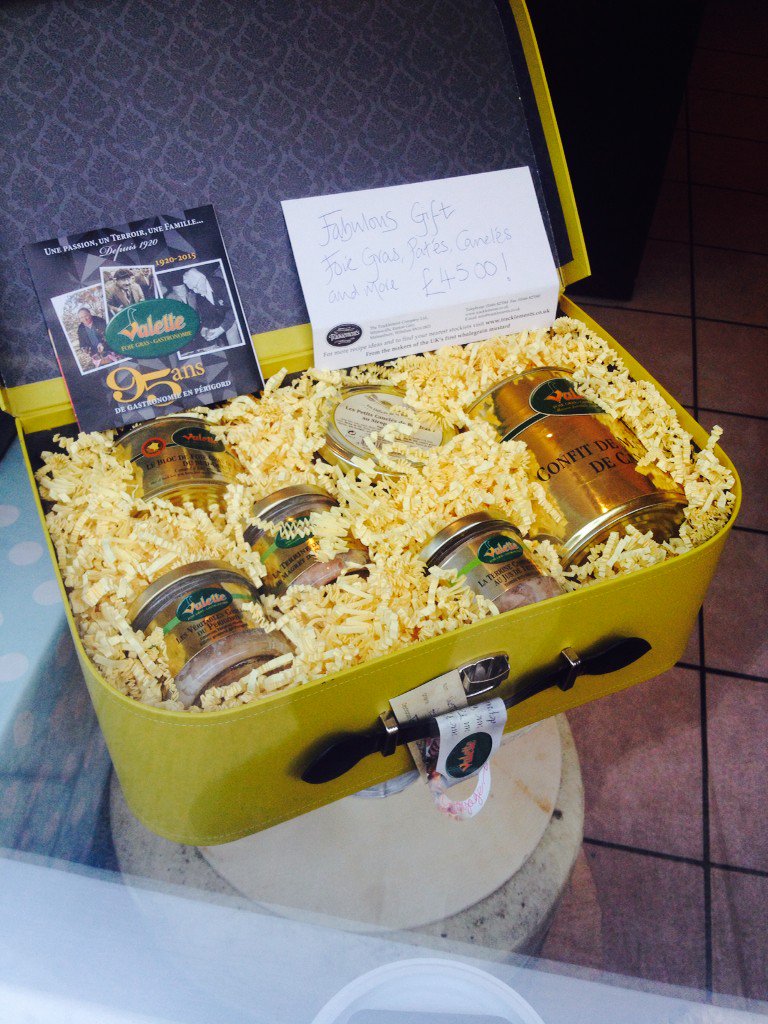 Oooh. Lookie Lookie. Soon be lunchtime <a href="/ryesussex/">Rye, East Sussex</a> <a href="/RyeObs/">Rye Observer</a> @Visit1066 <a href="/BramleyandTeal/">Bramley and Teal</a> <a href="/CottageOckman/">Ockman Cottage</a>