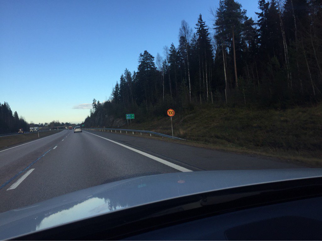 Satasen rajoitus Lahen motarilla. Kun kalenteri korvaa maalaisjärjen.