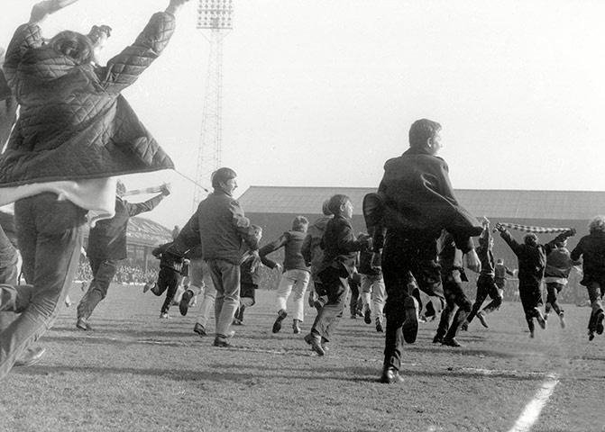 CasualMind_'s tweet image. #memorabilia Kids invade the pitch after the #Blackpool #BFC v #Derby #DCFC game