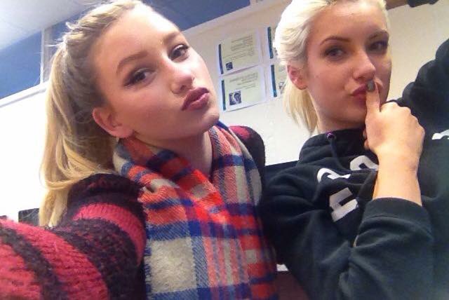 ellapigott's tweet photo. @dvniellelucy @ha77ybr3w twin life #TwiningIt https://t.co/KquoxDaYSl