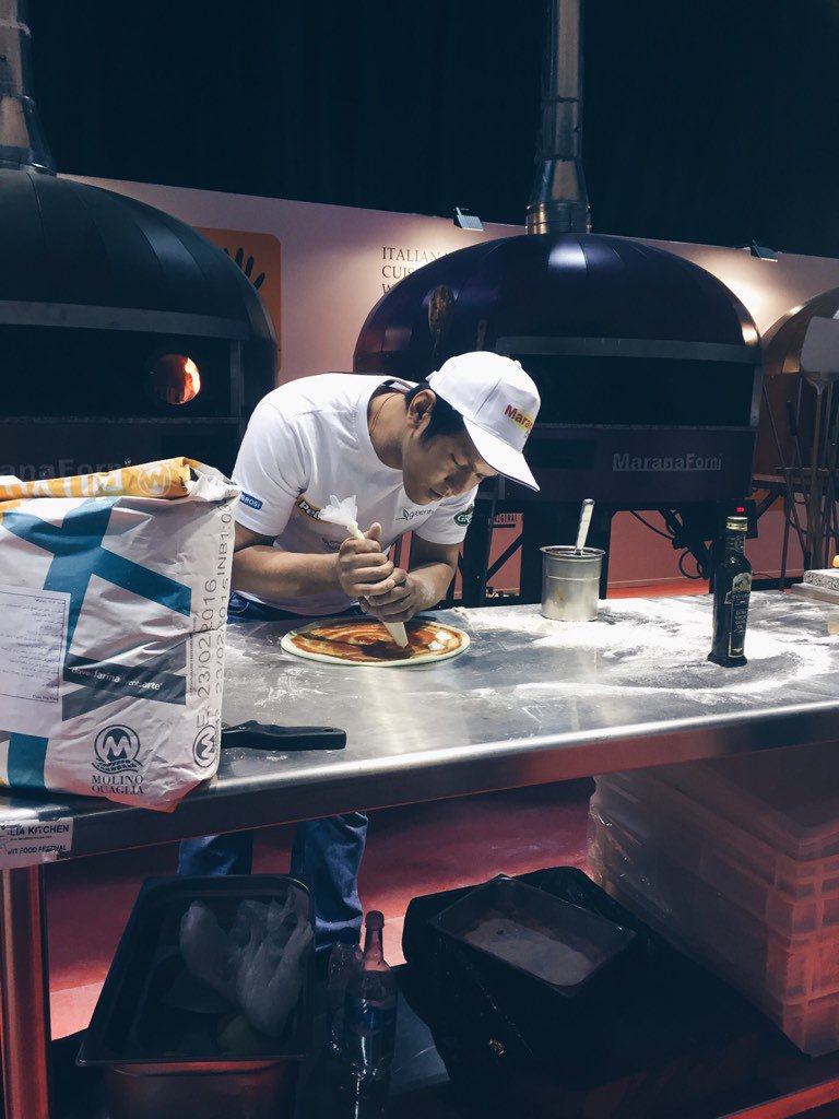 everydayfeasts's tweet photo. dreams do come true: spending the day on the judging panel of the world pizza championships #icws2015 πππ https://t.co/RDVZwqWFzR
