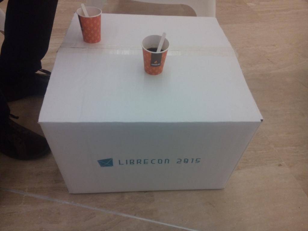Ciges's tweet image. Recién llegados a la Librecon 2015 .... #librecon2015