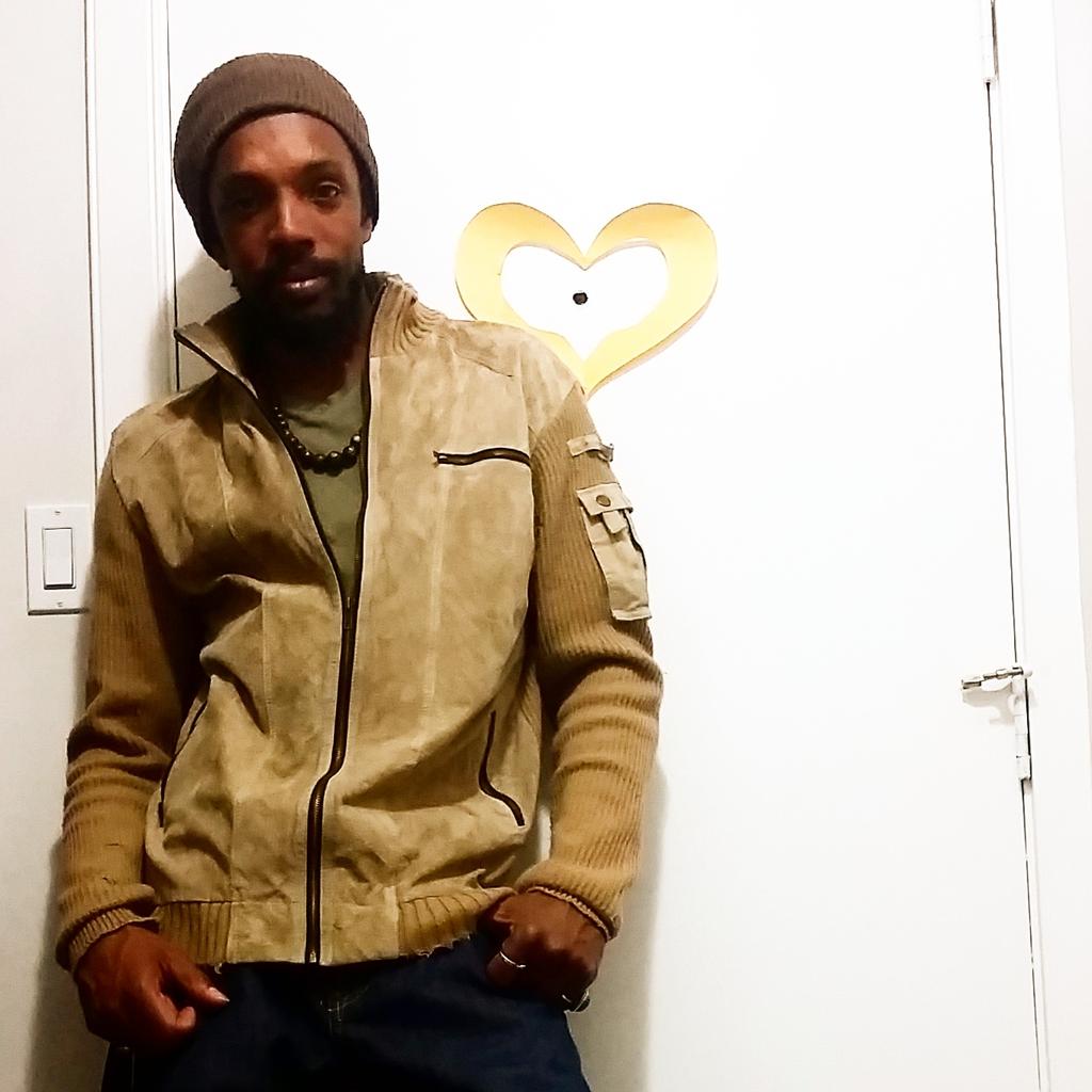 Phareke's tweet photo. Feeling sexy #singledadsrock #singledads #spreadloveerrday #yyscene #yyc #gooddad #realman #riseup #stayoutofthebox https://t.co/e8Eo566sJJ
