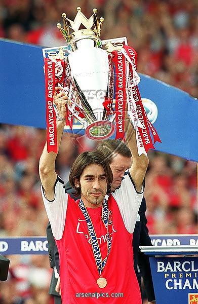 Happy birthday to an Invincible, Robert Pirès! He won 5 major trophies in his 6 years spell with Arsenal. 