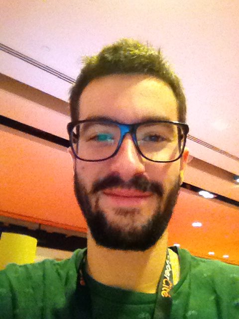 makergarfield's tweet photo. Yohan,étudiant @EMLYON nous aiguille sur la partie business #teamgarfield #HackChaton https://t.co/EBViLS3NxO