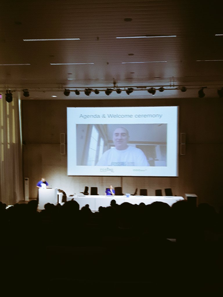 neogeo_fr's tweet image. @mapserving addressing a warm welcome to #foss4gbe attendees.