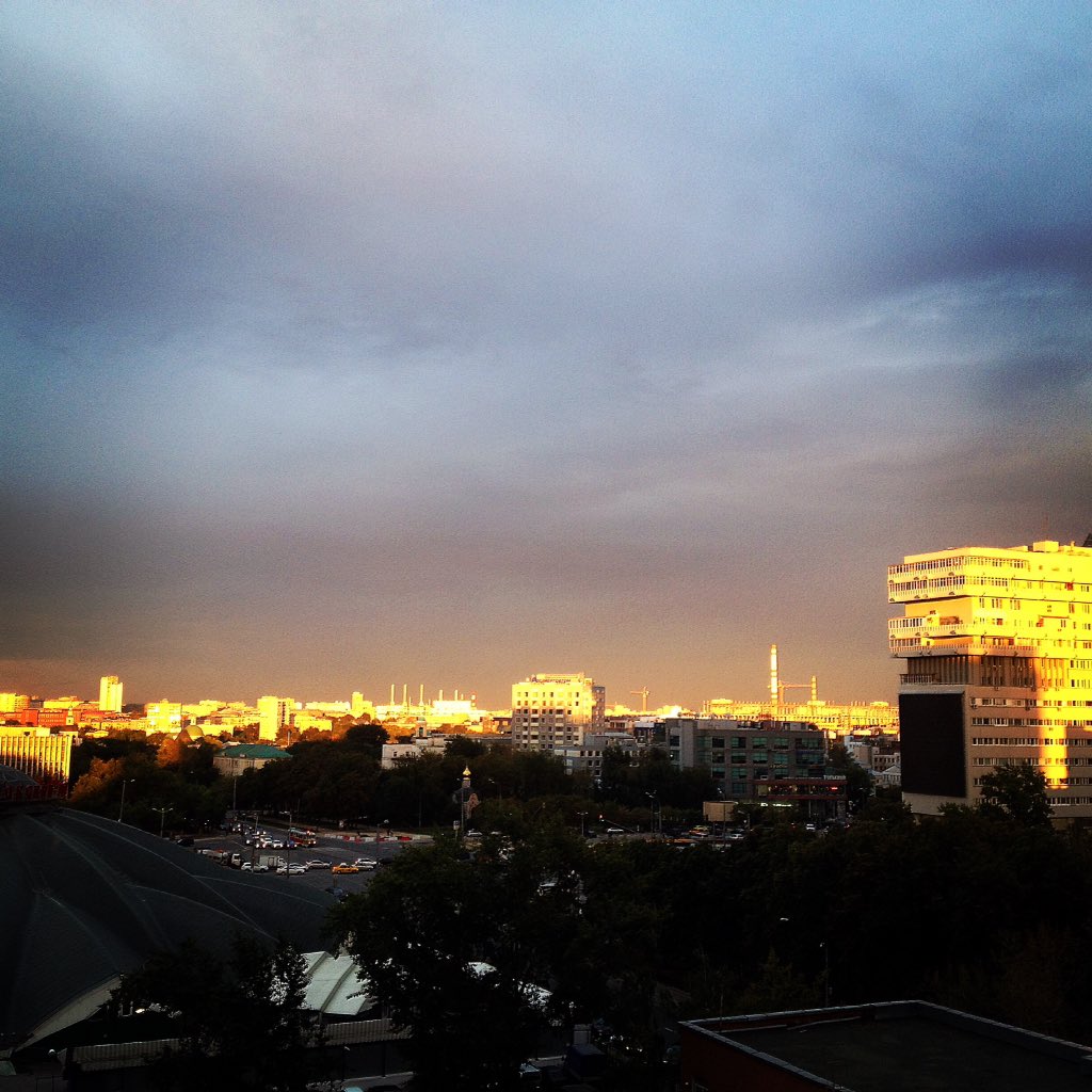 nizampost's tweet photo. Всем прекрасного солнечного дня! Bonjour a tous! #sunnyday #moscowautumn #nizam https://t.co/9C3runMJKC