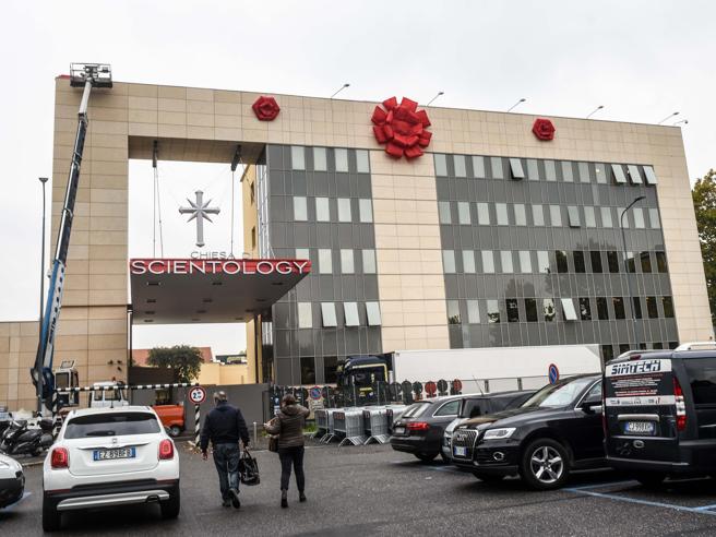 Corriere's tweet photo. Il tempio di Scientology a Milano: svelate  insegne, sabato l’apertura https://t.co/qtxDJICUw8 https://t.co/BhUK7heSUS