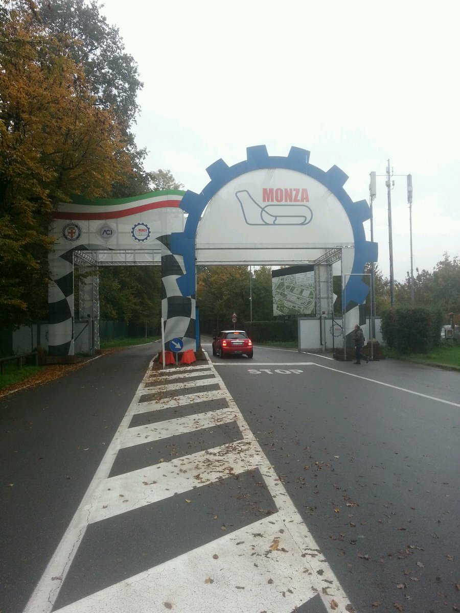 edocalia's tweet photo. Pochi minuti a #monzahack, hacking the #connectedvehicle! @IsmbOnweb @Ricky_Scopigno #smartcity @franzferrero https://t.co/VzcAsOJqRs