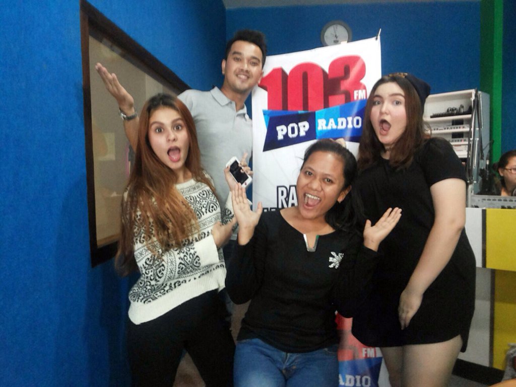 Keseruan <a href="/JEPEofficial/">JeBe & Petty</a> tadi pagi bareng <a href="/sammybast/">sammy bastian</a> &amp; <a href="/NerisNainggolan/">Neris Nainggolan</a> di #MorningPowerLight