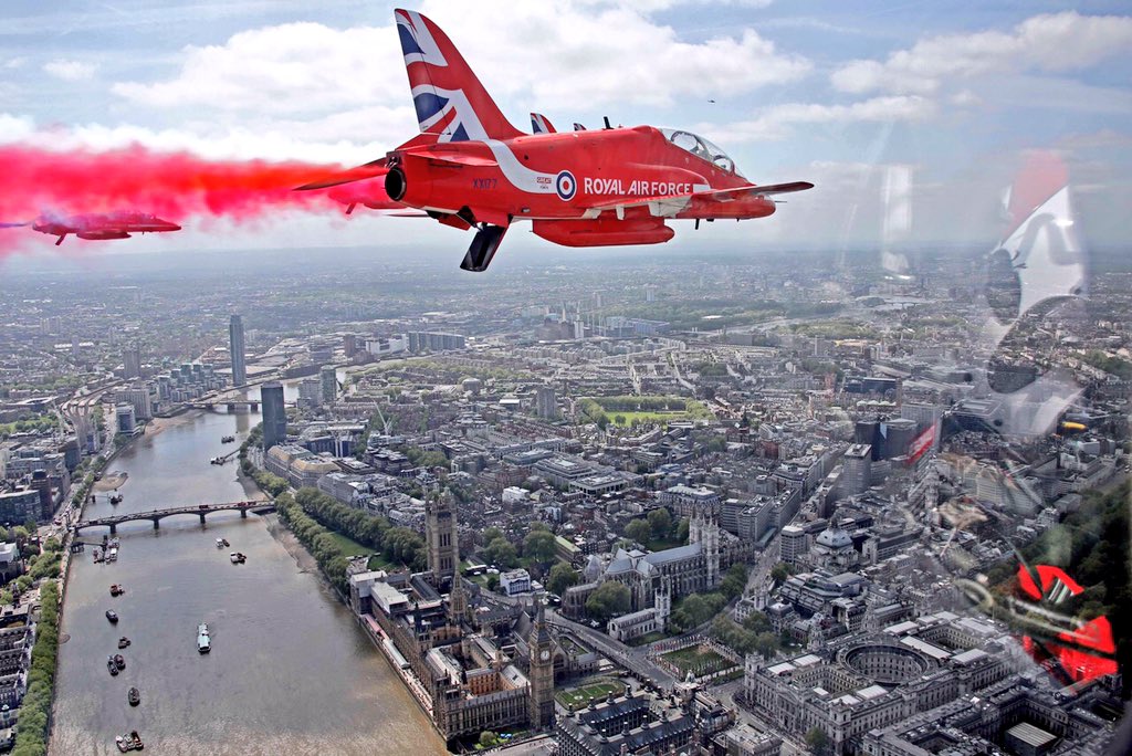 #ThrowbackThursday Over the Big Smoke. 1977 for HM Silver Jubilee &amp; 10 May 15 for VE Day 70th. Lots of jets in 77!