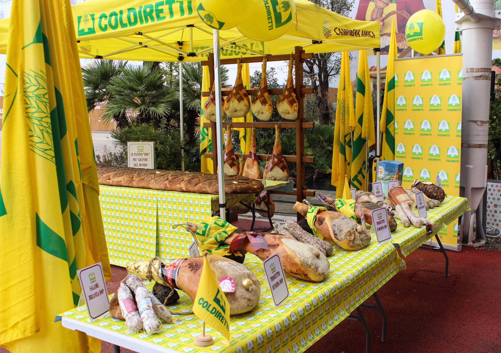 coldiretti's tweet photo. #Expo, no insetti ma superpanino da record di 3metri con salumi italiani: al #PadColdiretti x #GiornataCarneItaliana https://t.co/YXkTDlkxV7