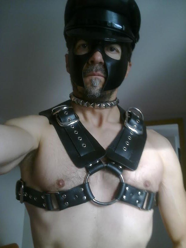 CoriosoCuir's tweet photo. #rubberman and #leather with custom made #harnesses and SM #jockstrap ;-) https://t.co/s5dg8LLvXh