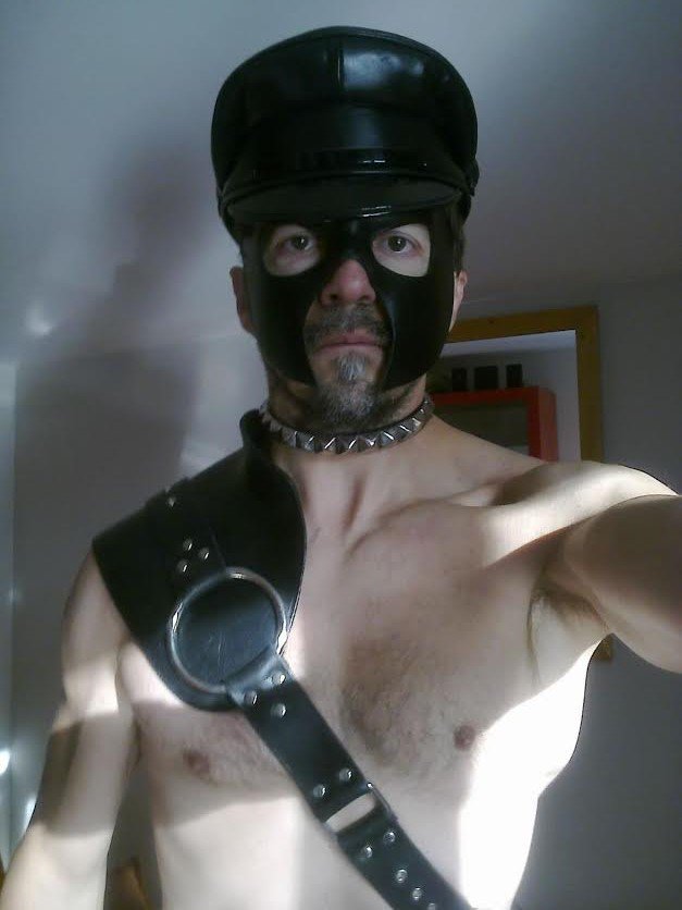 CoriosoCuir's tweet photo. #rubberman and #leather with custom made #harnesses and SM #jockstrap ;-) https://t.co/s5dg8LLvXh
