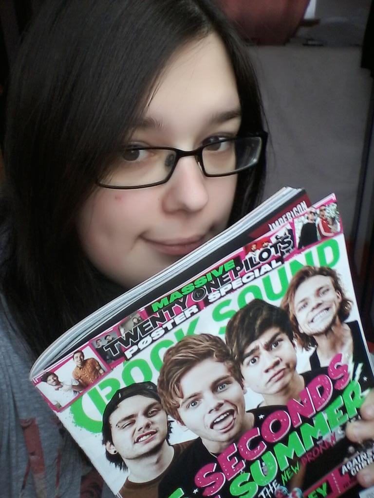 CapturesMusic's tweet photo. @rocksound #5sosrocksound https://t.co/ybtLjWw6Ef