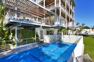 Aida_National's tweet photo. Holiday Rental
Cape Town, Bantry Bay - R24,500 PER DAY
Joshua Horwitz: 084 552 5222 
https://t.co/opa1QjLv9I https://t.co/H11lCVhdaT