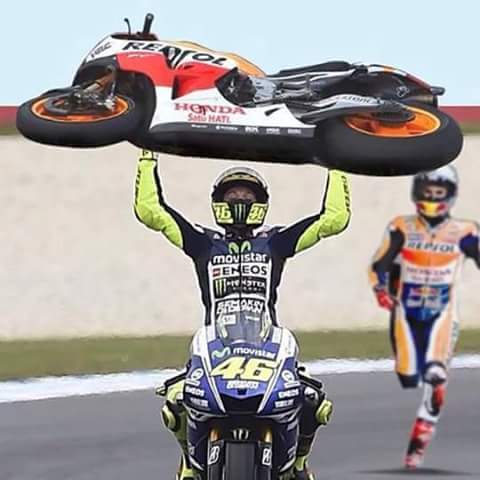 Bolanet's tweet photo. https://t.co/MLu5NM0ZJ2 - Wow, Cadas! Tifosi Napoli Minta Valentino Rossi Cederai Marquez https://t.co/ZEi4xy0hBR