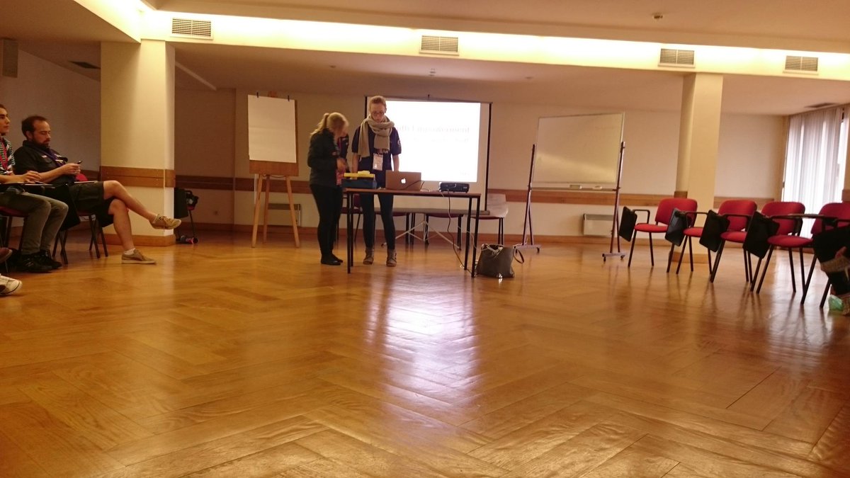 Scoutaton's tweet image. Encouraged to use the phone at the session, thats new! #thesgacademy