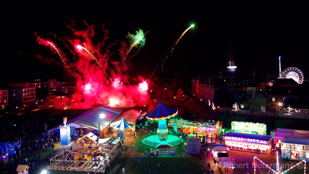 deICTmanager's tweet photo. De laatste Wiesn Zeitung en foto van 2015, @oktoberfeestsit was fantastisch!  #oktoberfeest https://t.co/lKODTGyfDj https://t.co/Zq5xuiItol