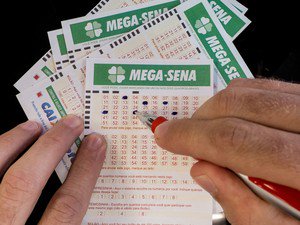 g1's tweet photo. Mega-Sena, concurso 1.755: ninguém acerta e prêmio vai a R$ 30 milhões https://t.co/8tr83vpo01 #G1 https://t.co/KoDbadE2WD