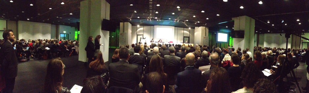JFJunaForresu's tweet photo. #AssirmForum15 tra #BigData #Consumatori #DataUser #DataProducer e le #strategie https://t.co/u5dwv99X8w