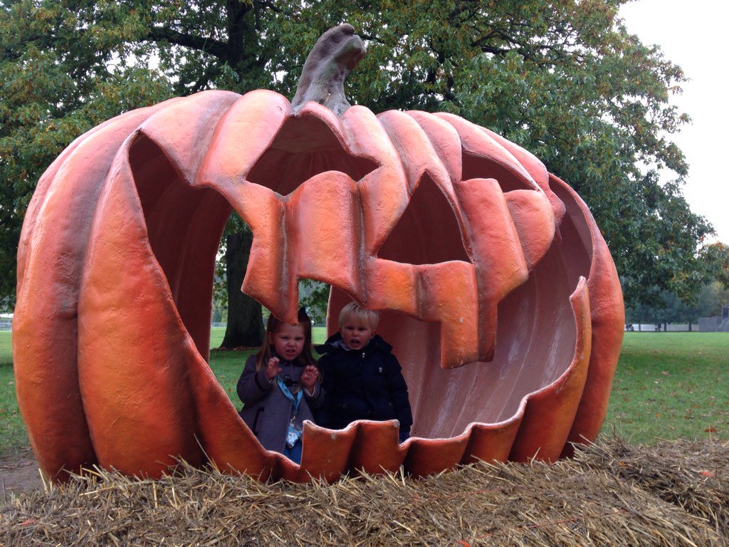 katelou1004's tweet photo. Fab day at @altontowers https://t.co/q0Wi220csK
