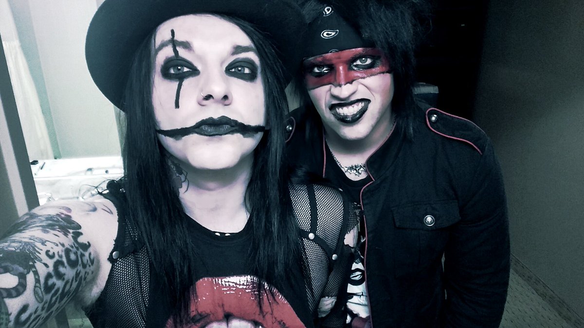 AshesOfOurSins's tweet photo. @Izzy_AOOS and @TommyHayze #supportlocalbands #ashesofoursins https://t.co/0kFneofNRO