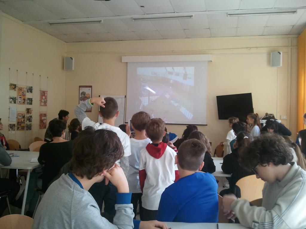 imparsa's tweet image. Alunni piccoli e grandi a lezione di prof piccoli e gtandi. Innovazione NoLimits