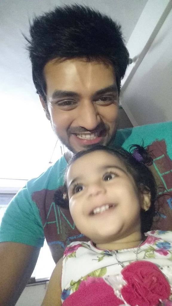Riya__Sarkar's tweet photo. @shaktiarora #Q: What does she calls u By?
😍
#CuteKid #CuteU ❤ https://t.co/TPT6p9M6SW
