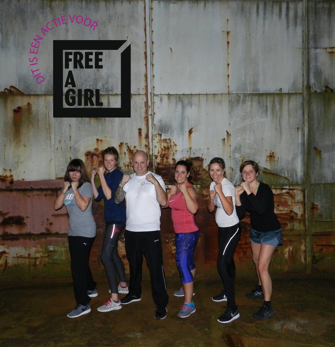 Free a Girl medewerksters actief aan het boksen i.s.m. New Sport Experience.#boksclinic #goeddoel #mooiesamenwerking