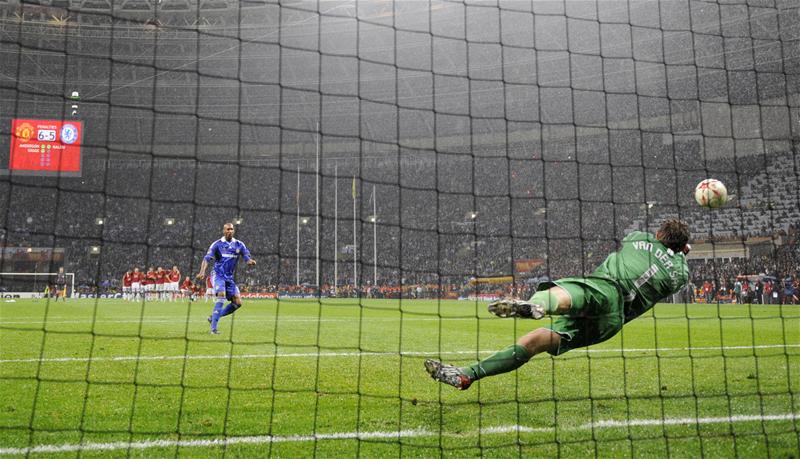 Happy 45th birthday to Edwin van der Sar. What a keeper! 