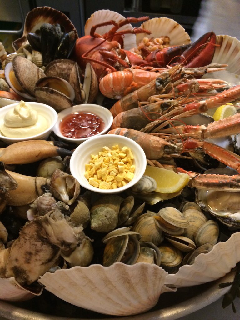 Christmasmenu's tweet photo. Wat doet u tijdens de #Kerst ? https://t.co/IPI8geUloz #Kerstmenu Of  #Fruitsdemer #Afhalen lekker en makkelijk https://t.co/igqa5qutO4