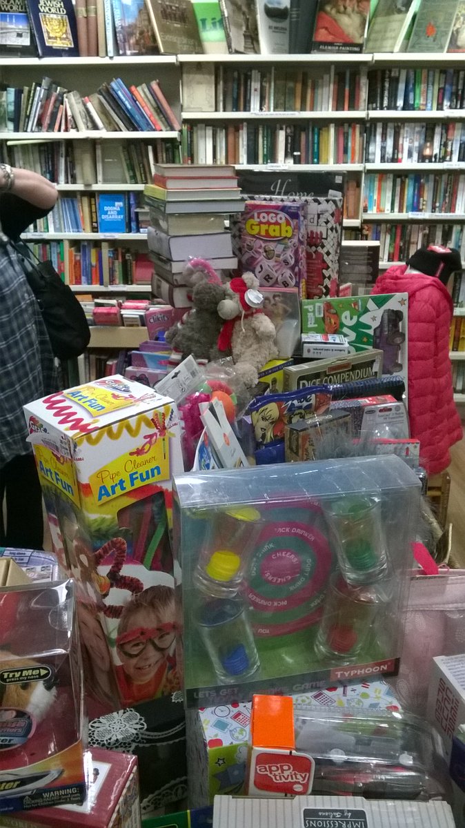 Natacha_Terrot's tweet image. Grab yourself a bargain #stocking filler from the table of brand new donated goodies @Oxfambeaco #OxfamXmas #Beaco