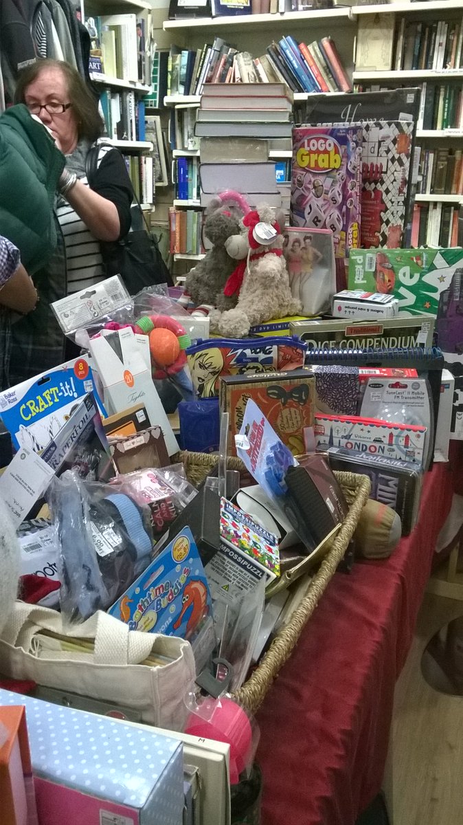 Natacha_Terrot's tweet image. Grab yourself a bargain #stocking filler from the table of brand new donated goodies @Oxfambeaco #OxfamXmas #Beaco