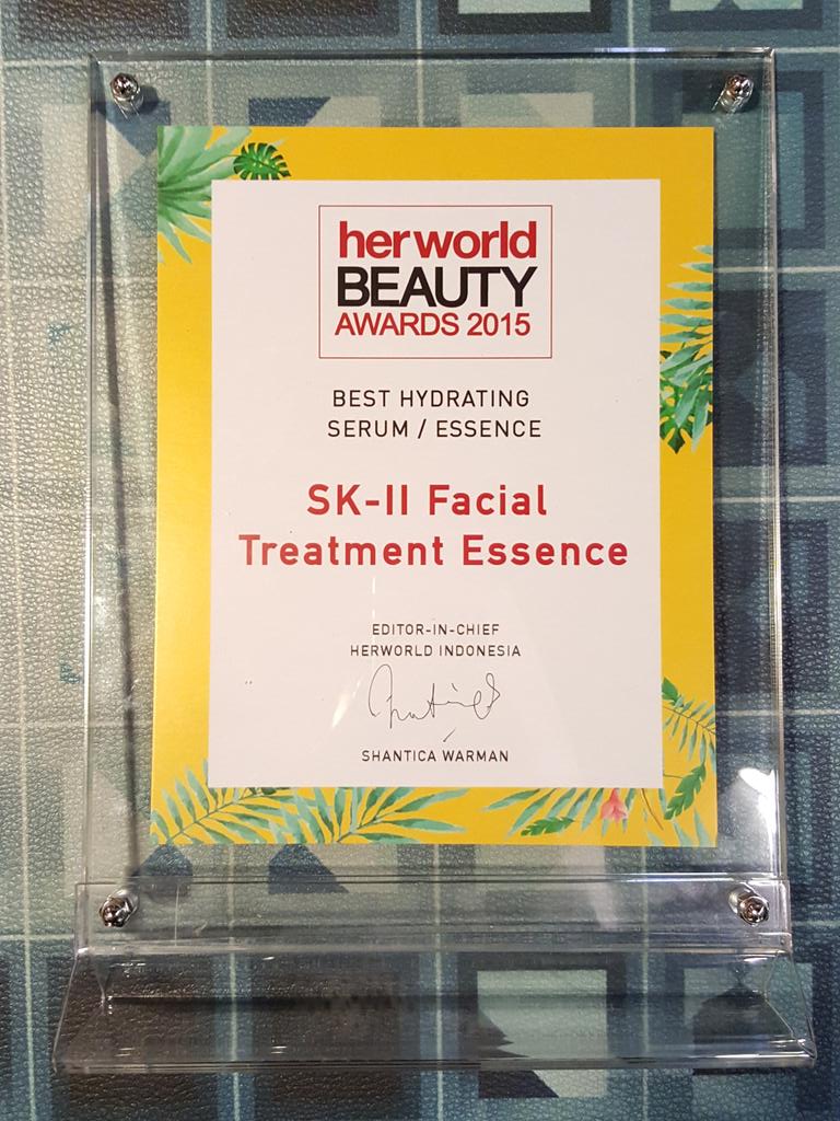 SKII_ID's tweet photo. Facial Treatment Essence meraih 2 penghargaan sbg Best Hydrating Serum/Essence & Most Inspiring Advertising. #HBA15 https://t.co/0QYqYiUGAy