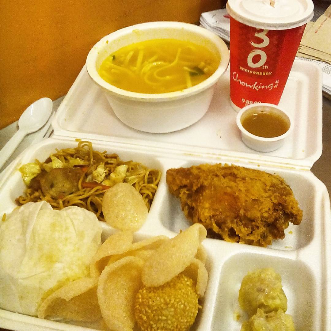 chowking_ph's tweet photo. Back to work? How about #ChineseStyleFriedChicken for lunch? RT if you want!
(c) @iamroui05 https://t.co/OdouB9e9nb