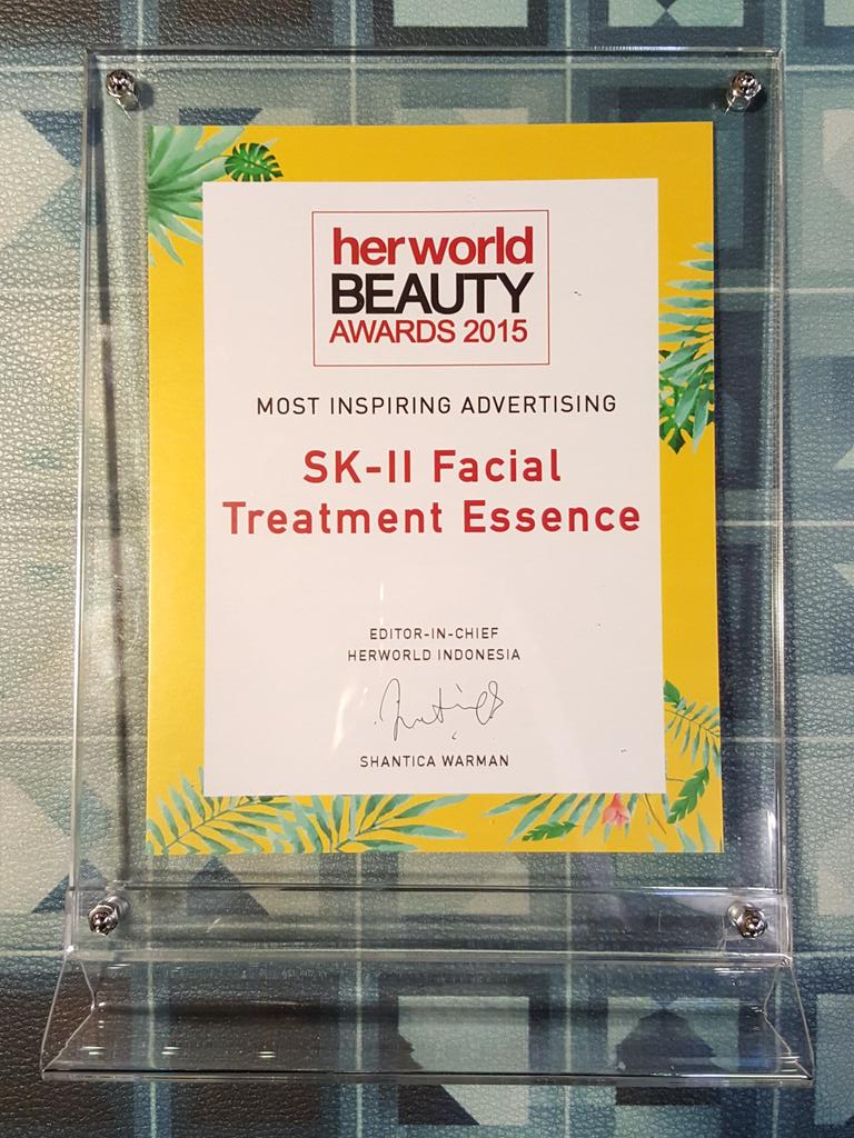 SKII_ID's tweet photo. Facial Treatment Essence meraih 2 penghargaan sbg Best Hydrating Serum/Essence & Most Inspiring Advertising. #HBA15 https://t.co/0QYqYiUGAy