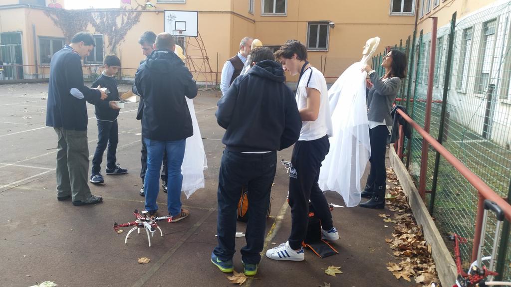 fabrizioolati's tweet image. #IstitutoMassimo e #MakingDrones pronti per il volo degli angeli a #GJC2015
@fmdigitale @Ana_fmd