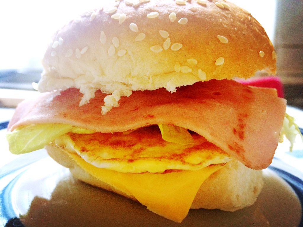 beibei623's tweet photo. Homemade burger, a great start of today! https://t.co/XgR4C9YYfv