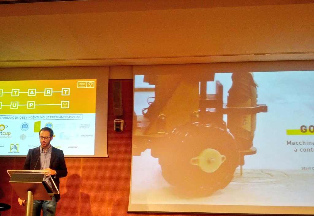 PoliHub's tweet photo. Tocca a Goliath di Polihub, macchina mobile portatile che si dispone direttamente sul legno da lavorare. #startcupml https://t.co/g4Jg1TP9Td