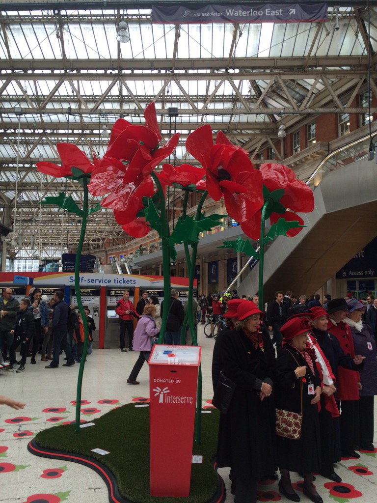 The new poppy sculpture has been unveiled in Waterloo station on #LondonPoppyDay