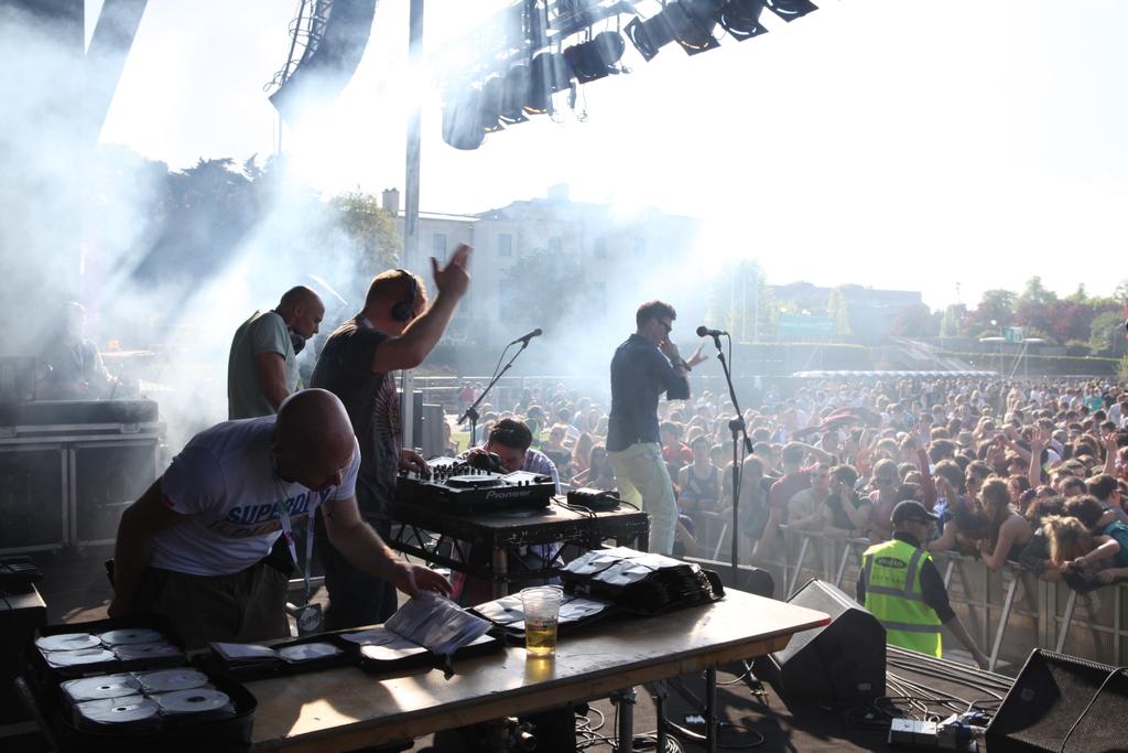 ActuallyKillian's tweet image. #ThrowbackThursday to playing the main stage of the #UCDball 
Good times