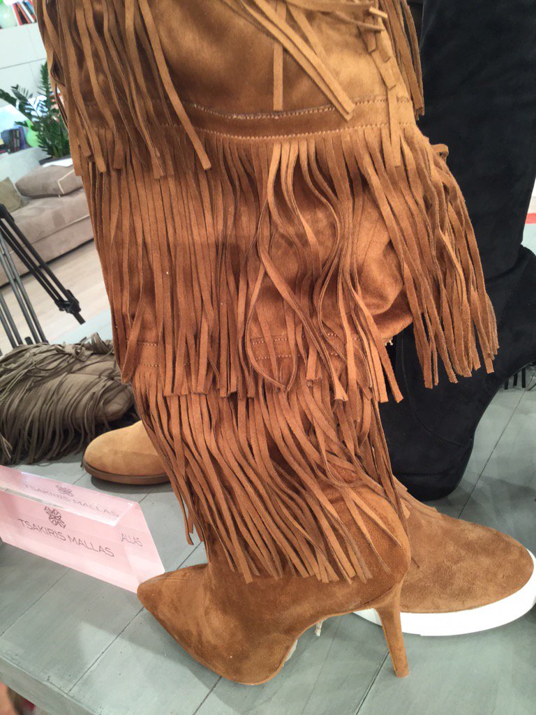fayskorda's tweet photo. Fringed boots από @tsakiris_mallas σε μια τυχερή 💖 retweet στη φωτογραφία 💖 https://t.co/g76iS7MY0J