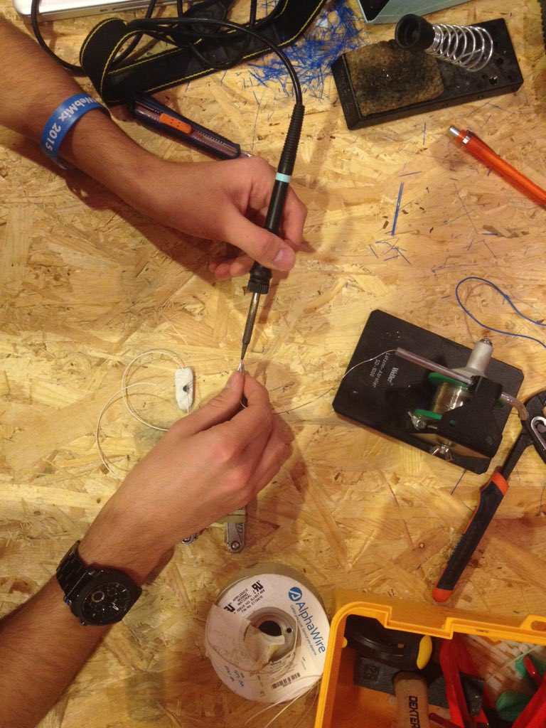 makergarfield's tweet photo. Prototypage en mode "full engineering"
#teamgarfield #HackChaton @MicAnimalhealth https://t.co/XAotirHeiB