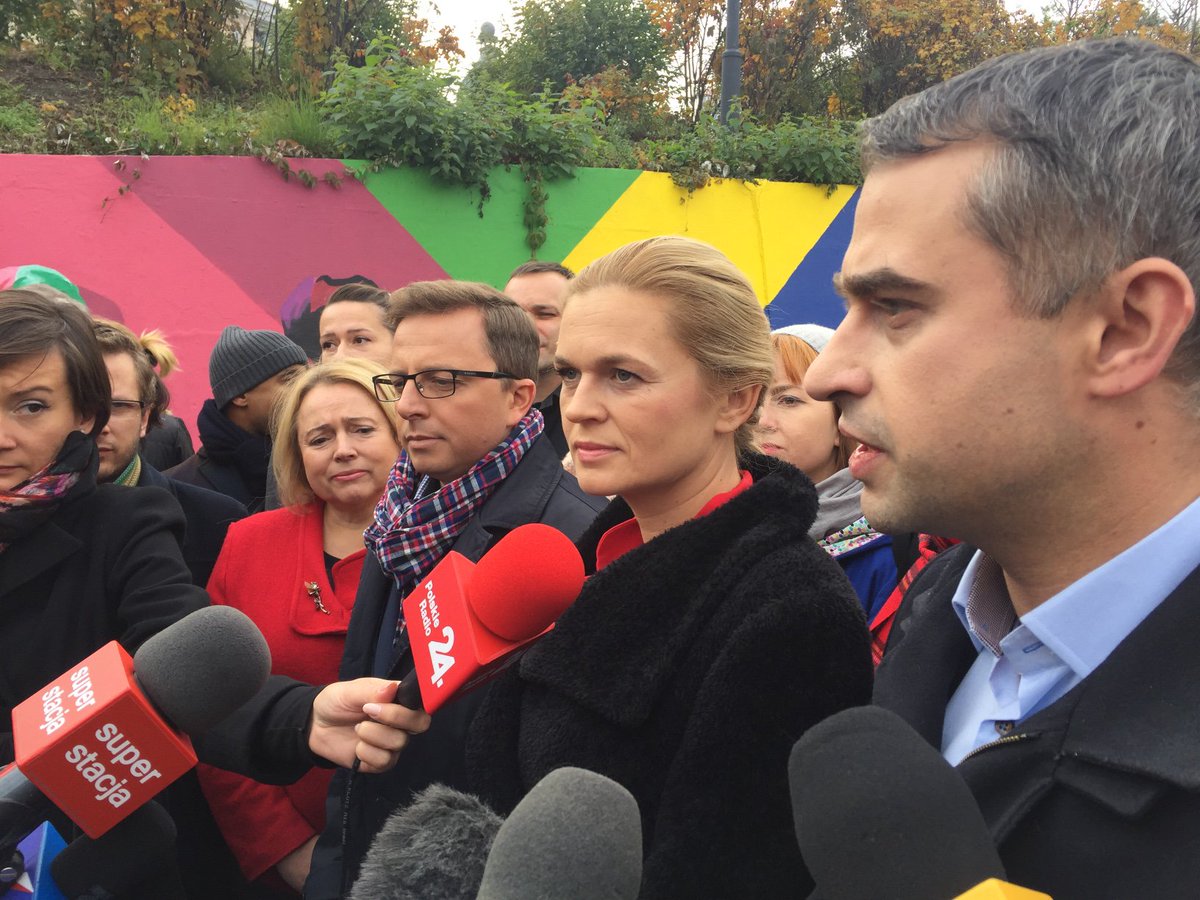 Nowacka: Nie składamy broni. Wiemy, że przed nami długi marsz

#300POLITYKALIVE

300polityka.pl/live/2015/10/2…