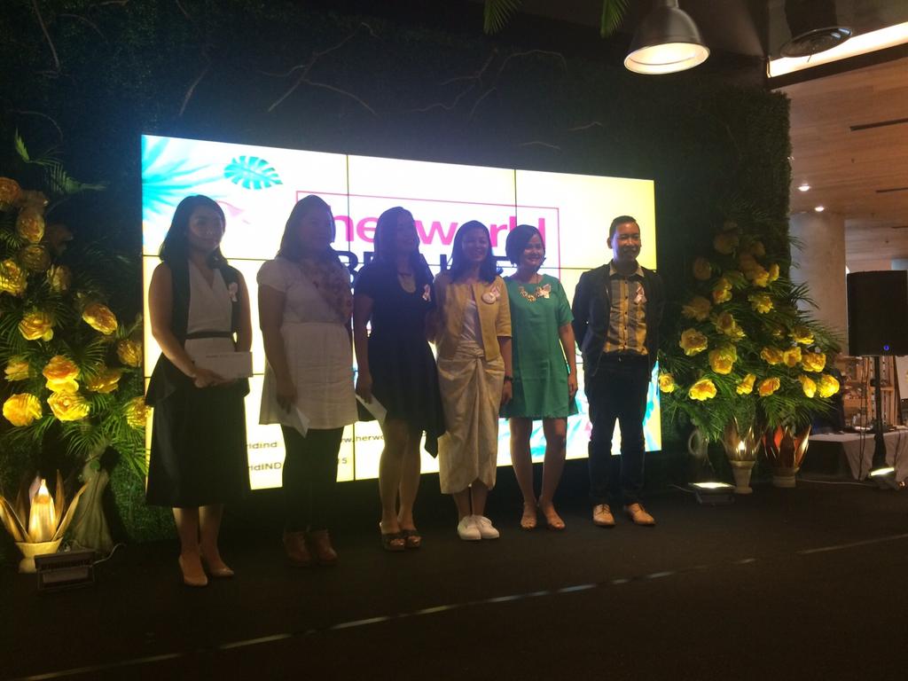 vinodsteph's tweet photo. We won, @putriymc! RT @herworldIND Pemenang doorprize @IvanGunawanReal #InaThomas @sepatuclarks @HavaianasID #HBA15 https://t.co/jGPERfAS6L