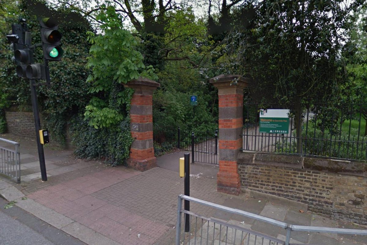 standardnews's tweet photo. Masked muggers stabbed couple repeatedly as they sat on park bench in Haringey https://t.co/t0dK6Wqaa4 https://t.co/uYjDDMJRiB